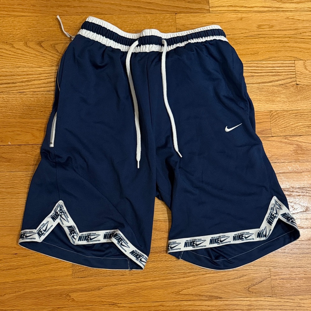 Nike Dri-FIT DNA+ Basketball Shorts Sports Shorts with White Trim